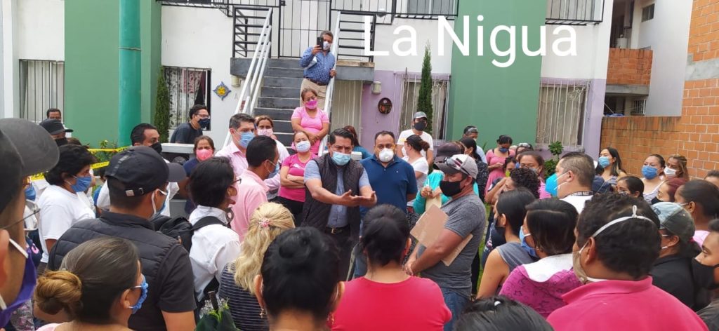 En la unidad Las Haciendas retienen pipas de Caev.