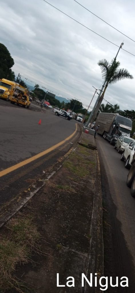 Carretera Federal Salida de YANGA CONDUCIR Con Precaucion un Solo Carril
