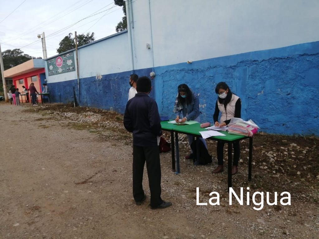 Padres de familia piden apoyo para la telesecundaria Las maravillas