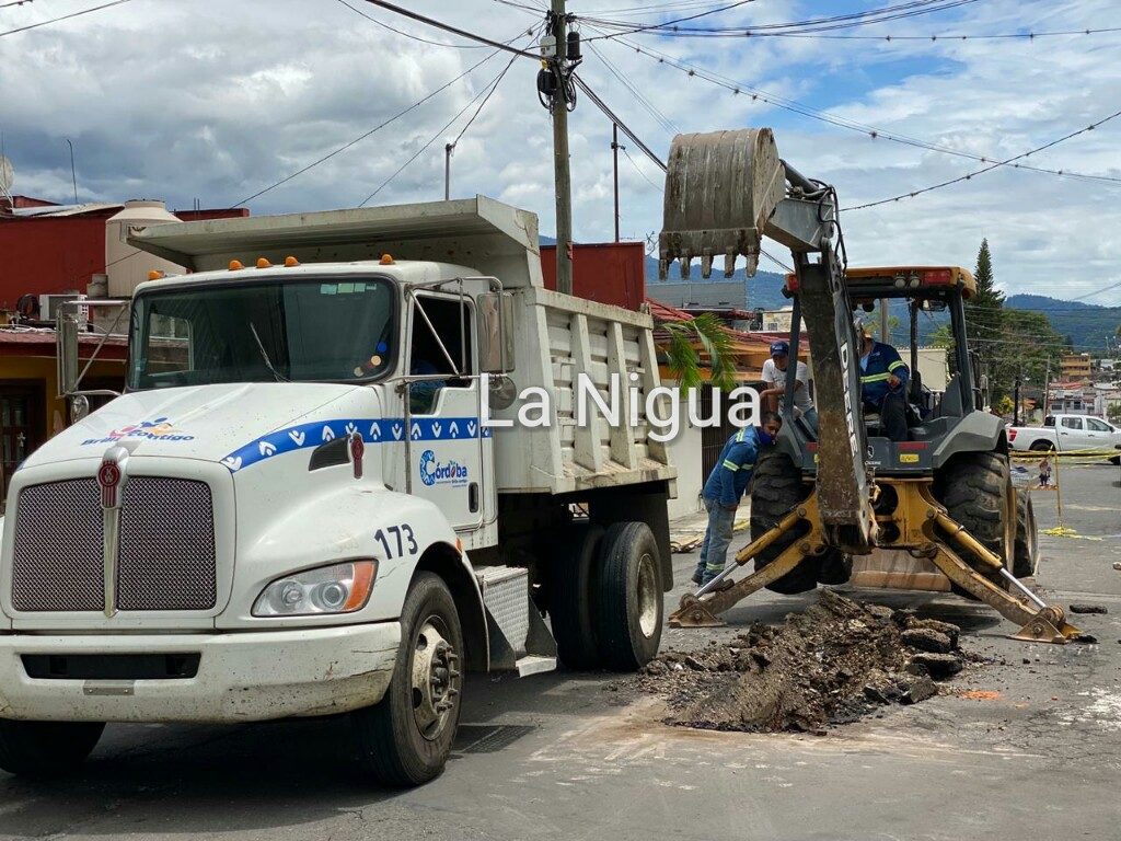 Autoridades municipales atienden socavón registrado en fraccionamiento Alameda