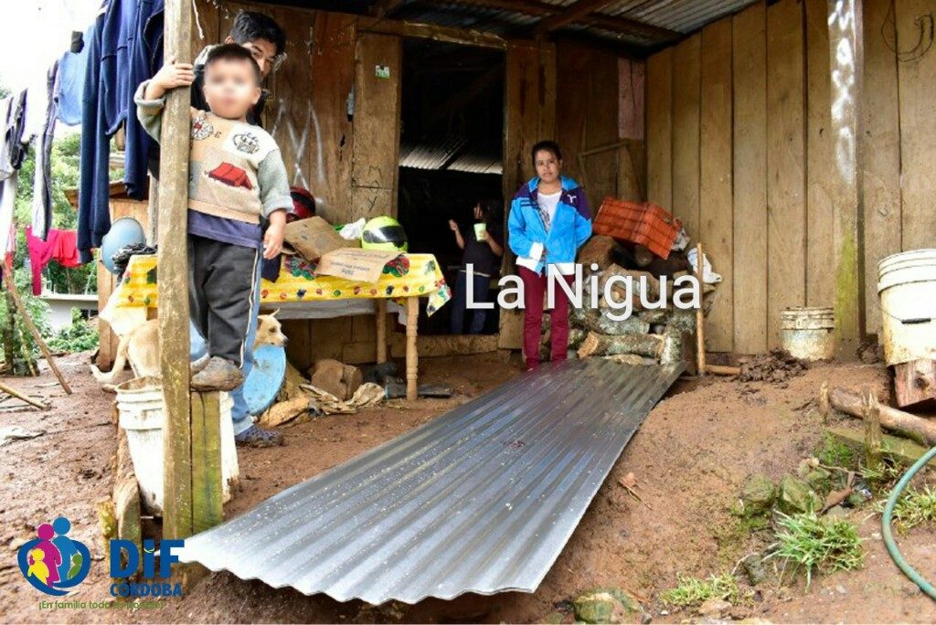 Entrega DIF Municipal láminas del programa estatal, “Desarrollo a la vivienda y la comunidad”