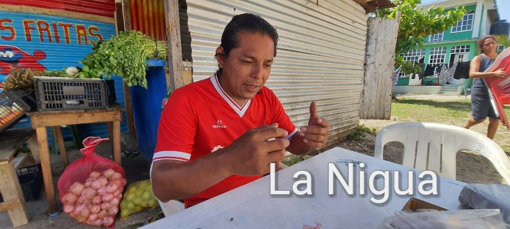 Comerciante de Coatzacoalcos regaló 30 kilos de mojarra frita para personas de escasos recursos