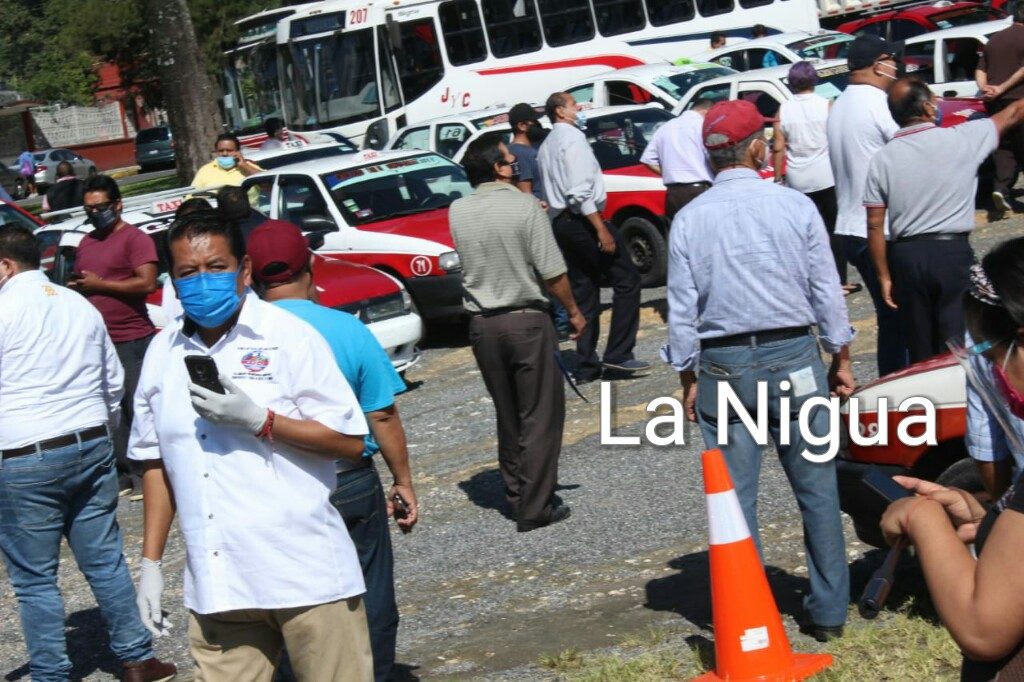 PMA sanitiza vehiculos que dan servicio de transporte público.