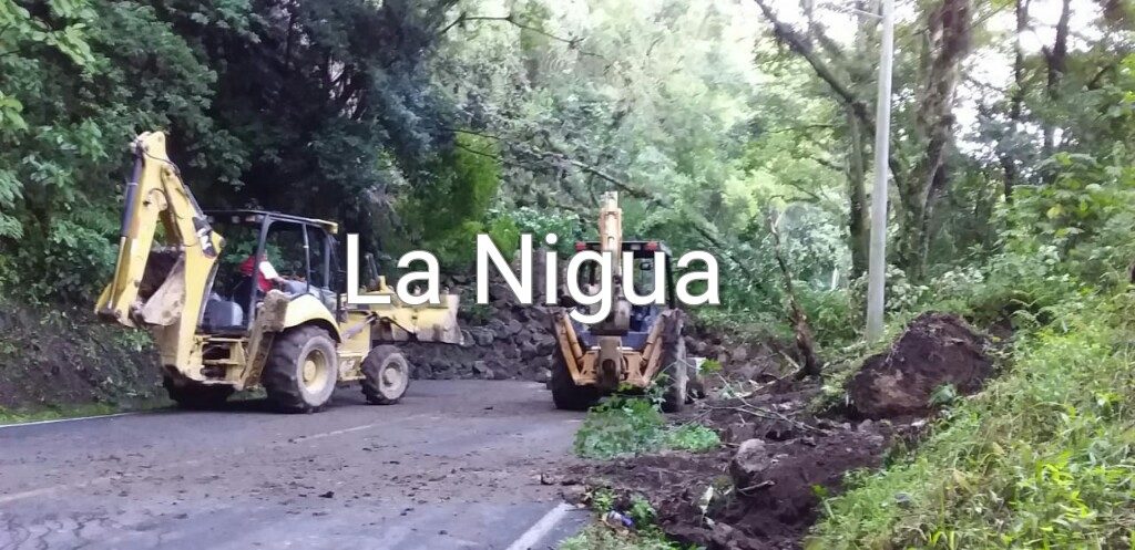 Derrumbe en la carretera Fortín-Conejos