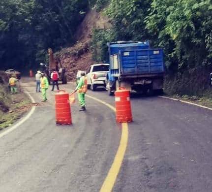 Abren un carril en la carretera coscomatepec-huatusco 1 IMG 20200824 WA0043