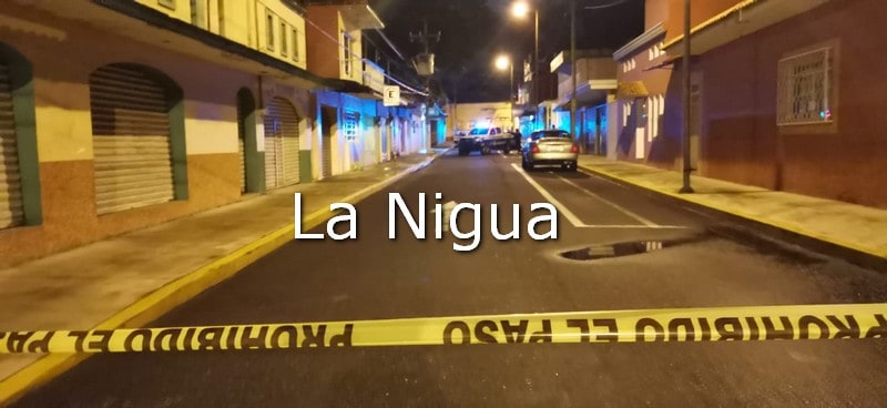 Sujetos balean auto compacto