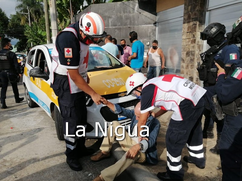 Sujeto ebrio navajea a taxista