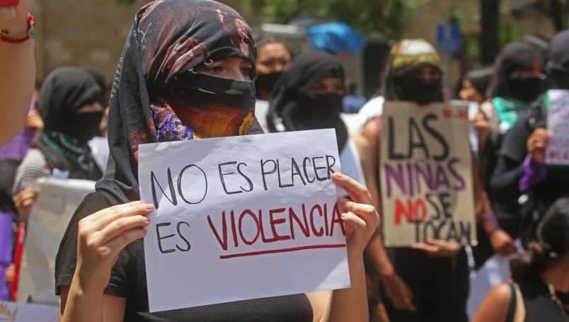 Intentó violar a su hija de 14 años, pero ella se defendió; ahora la acusa de homicidio