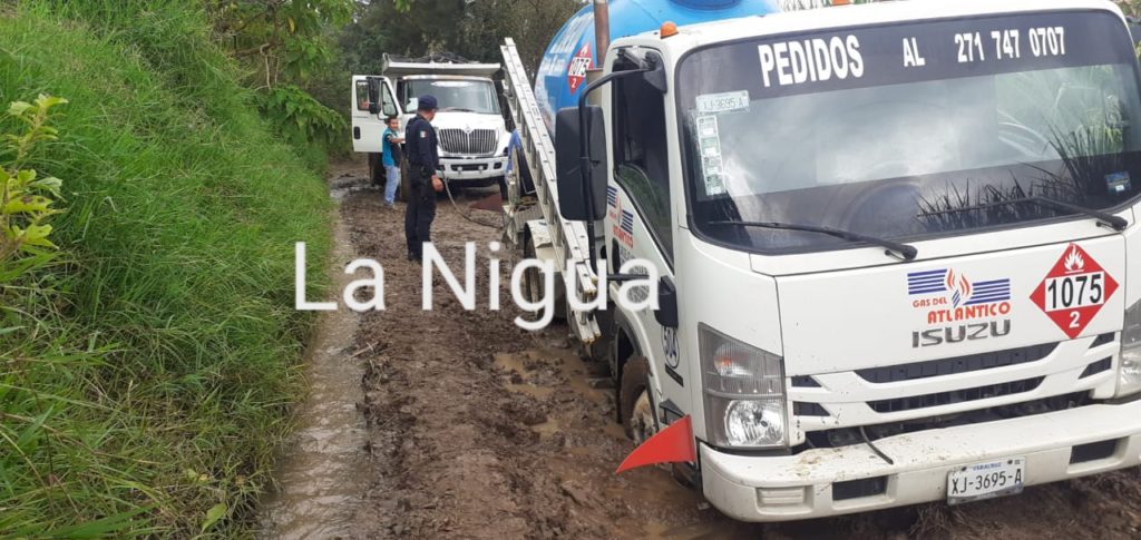 AUXILIA PC Y POLICÍA A CONDUCTORES