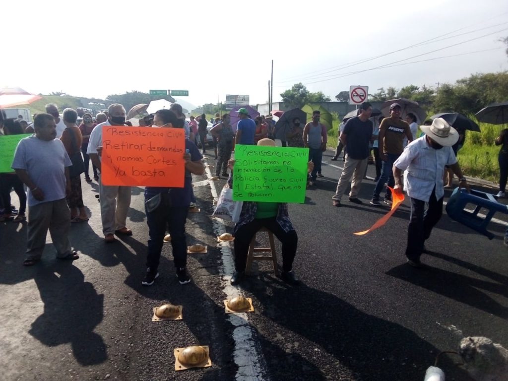 Bloquean carretera Veracruz- Xalapa