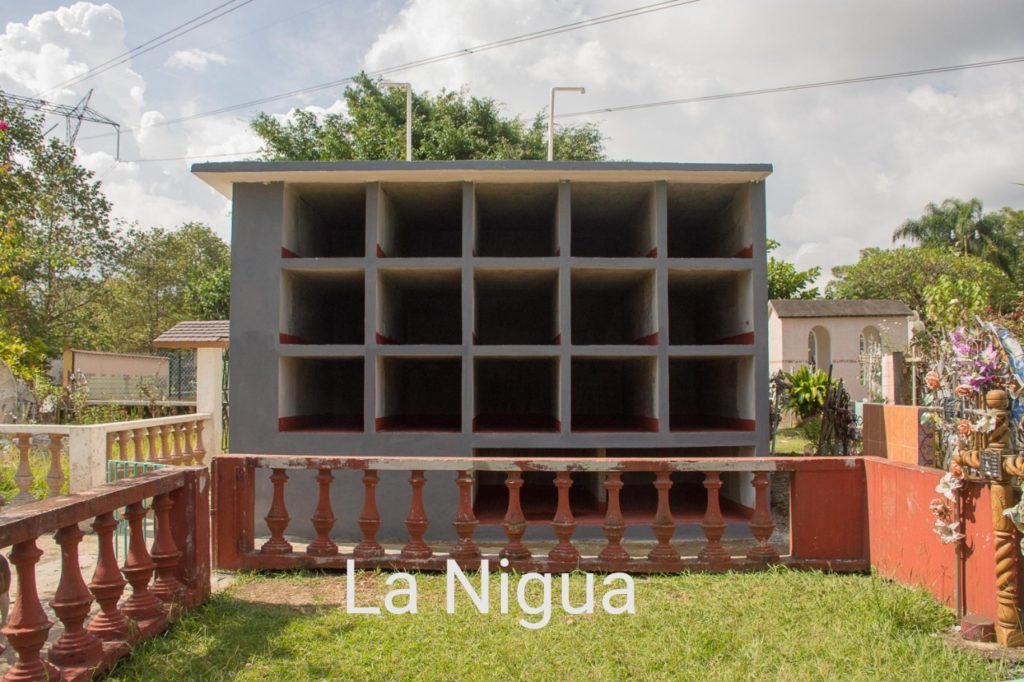 Ayuntamiento construye módulo de nichos en panteón de Fortín