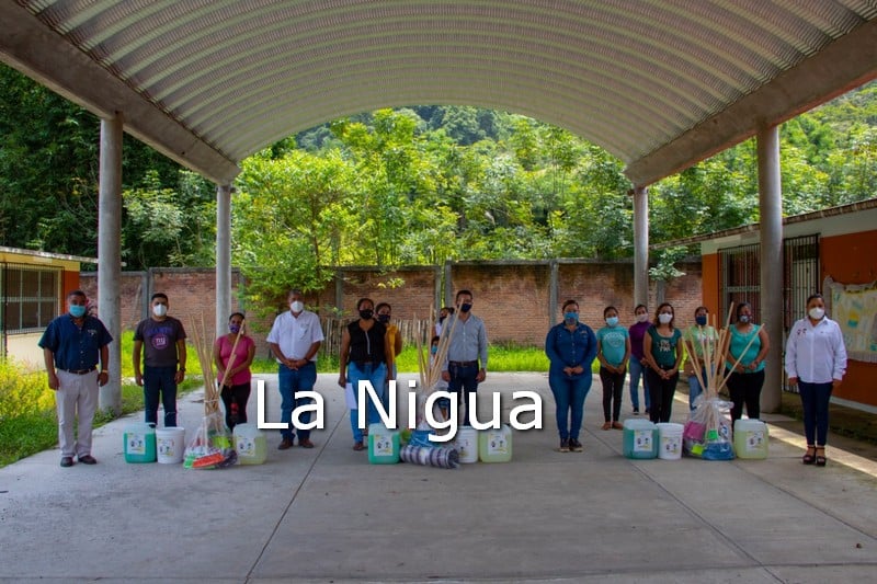 Entregan Ayuntamiento de Ixtaczoquitlán kits Anticovid19 a escuelas