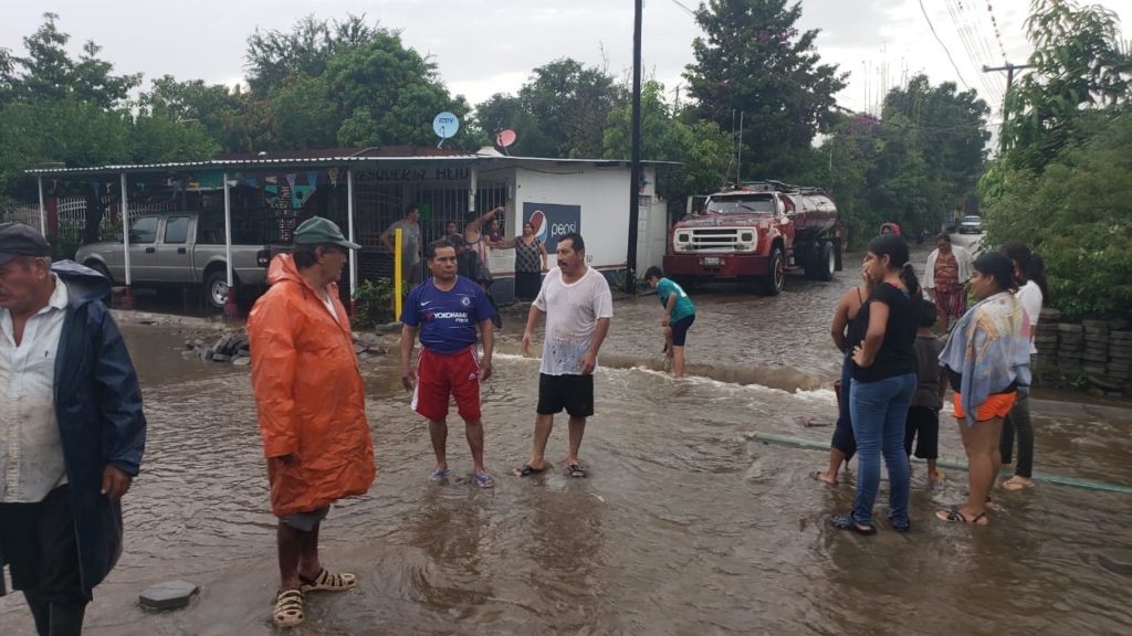 Intensa lluvia afecta cientos de familias en Paso del Macho