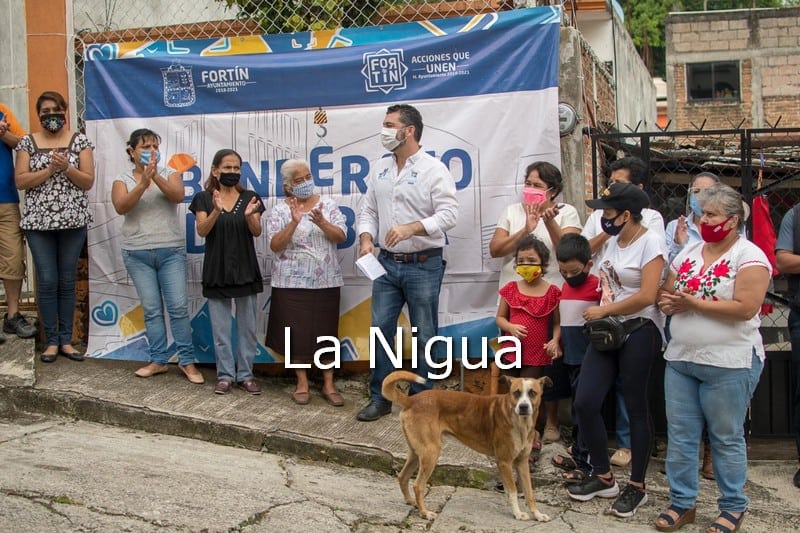 Toño Mansur da banderazo de inicio de la rehabilitación de la calle Coahuila en Santa Leticia