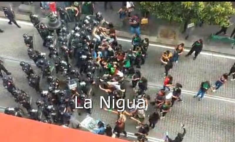 Retiran feministas bloqueo en Xalapa