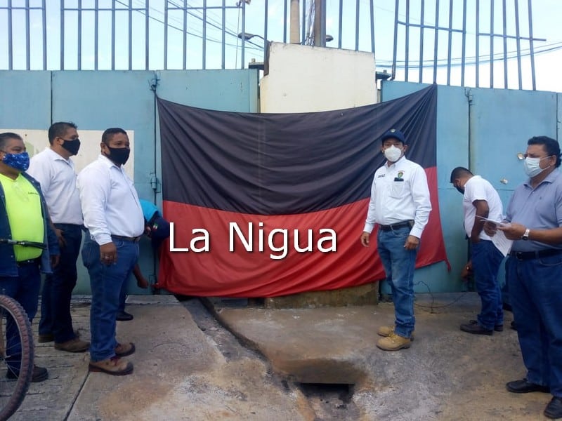 Levantan bandera de huelga obreros de La Gloria