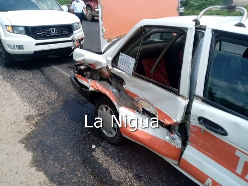 Aparatoso accidente en la Acayucan – Sayula de Alemán