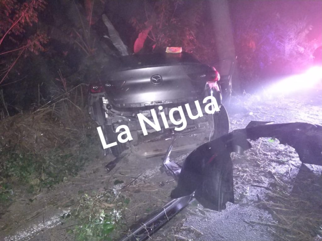 Miles de pesos en daños materiales en aparatoso accidente en Papantla