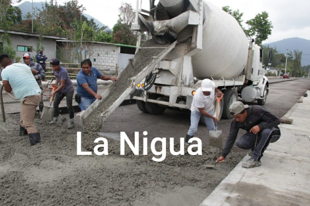 Avanzan obras de pavimentación en Moyoapan: Castelán