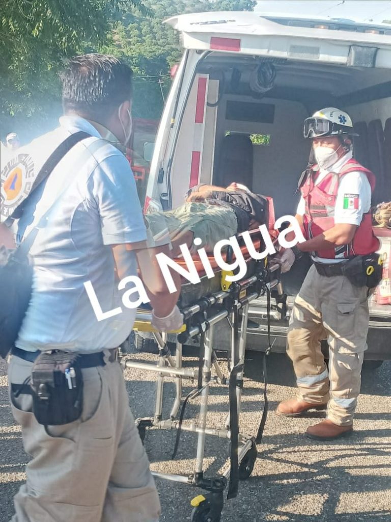 Familia zamoreña se accidenta en la carretera