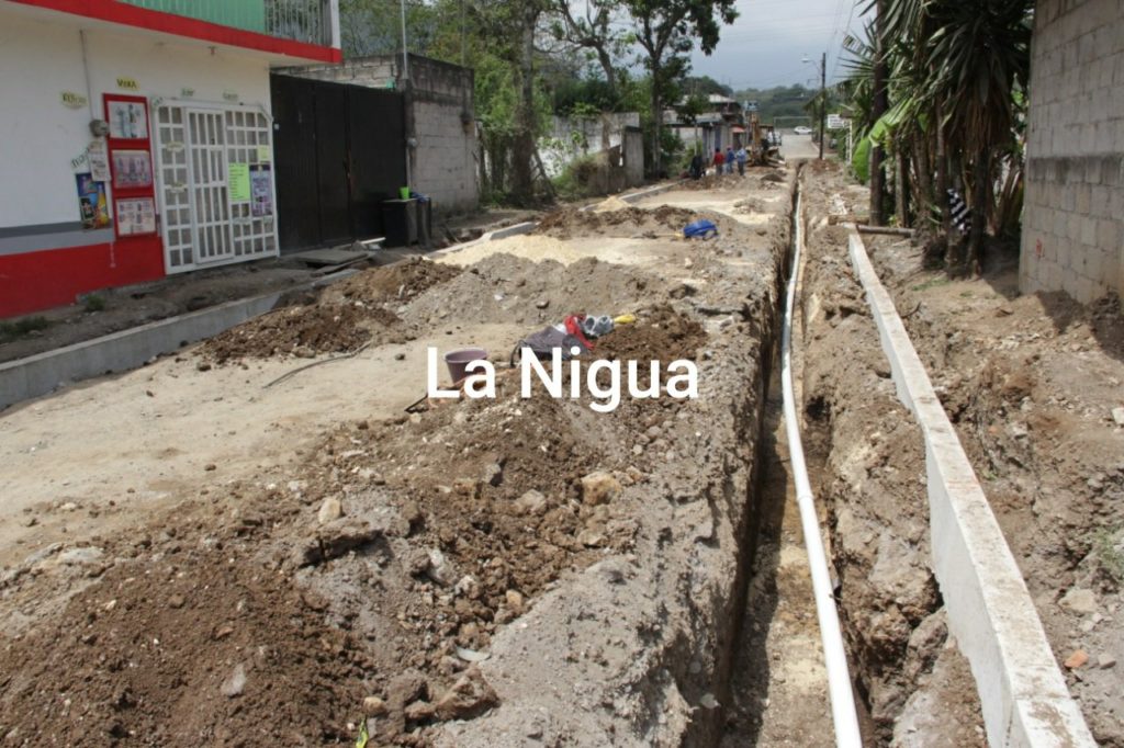 La obra de pavimentación de la calle José María Morelos de Potrerillo avanza satisfactoriamente