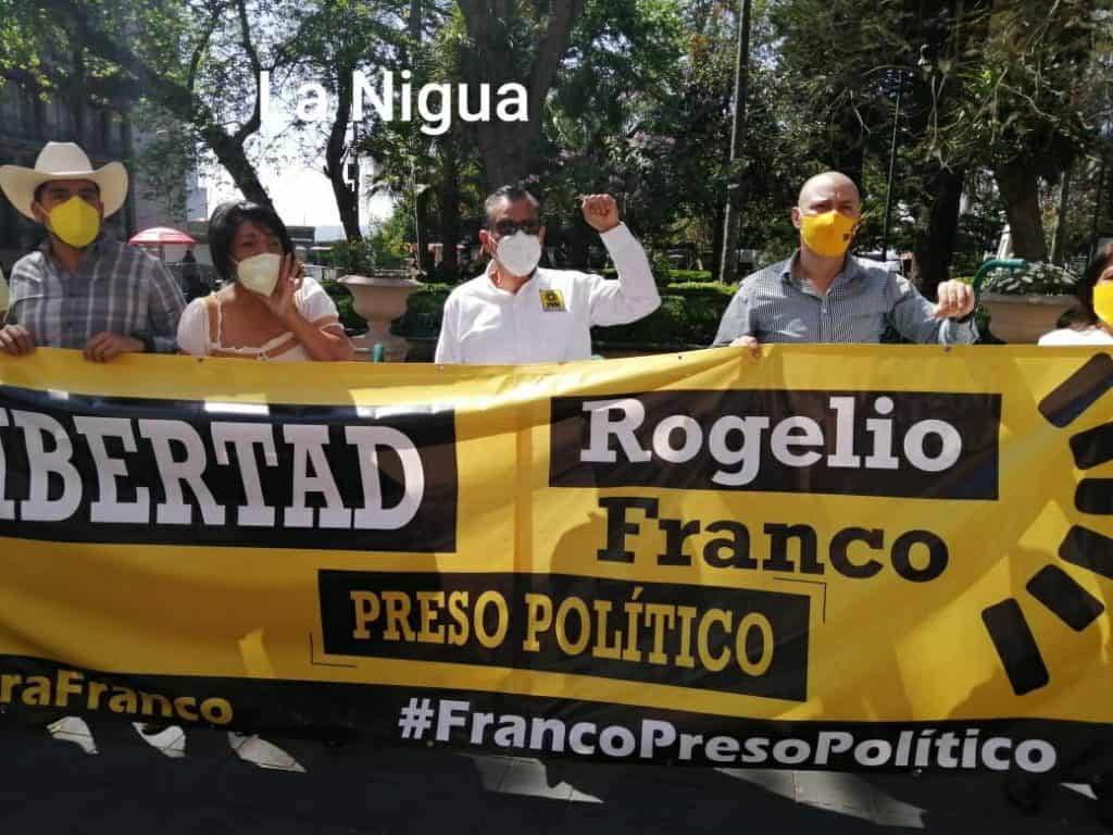 Se manifiestan perredistas a favor de Rogelio Franco