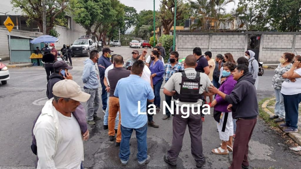 Bloquean acceso a Rafael Delgado.