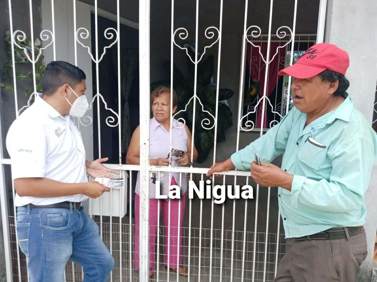 Jesús Loyo recorre las colonias El Pueblito y Fredepo durante campaña