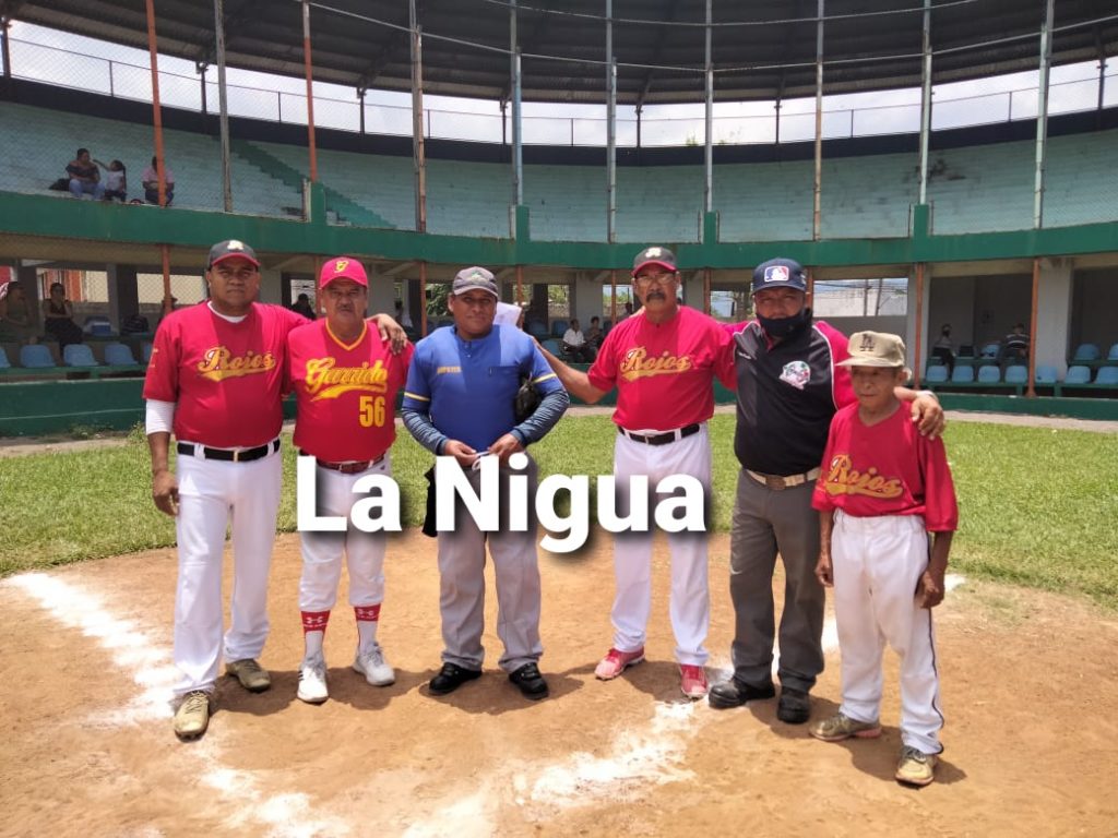 Grupo Garrido por el triunfoante Búfalos en el Salomé