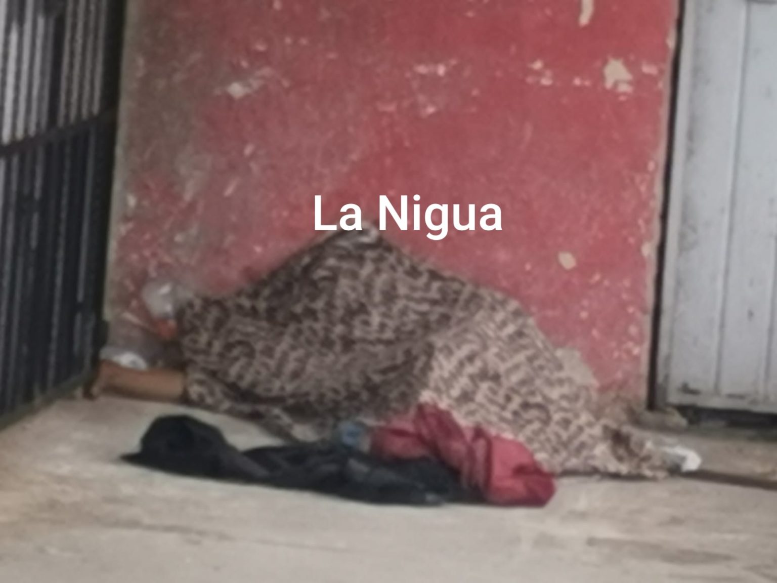 Por alcoholismo muere hombre en la calle