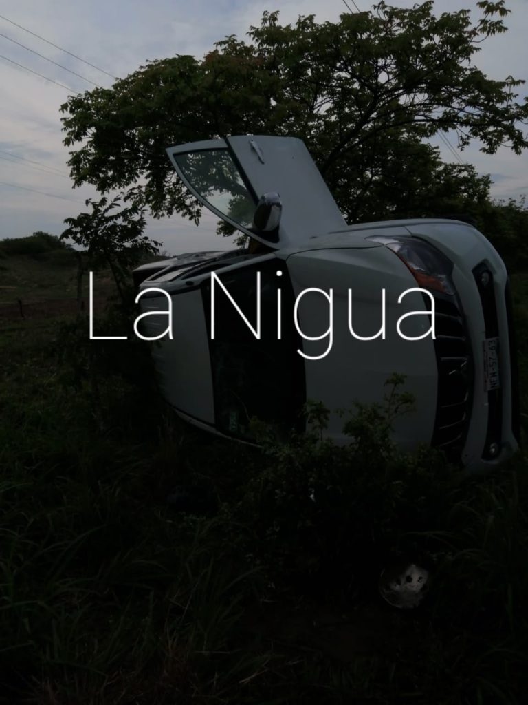 Vuelca camioneta en la carretera federal 180 1 20210625 132947