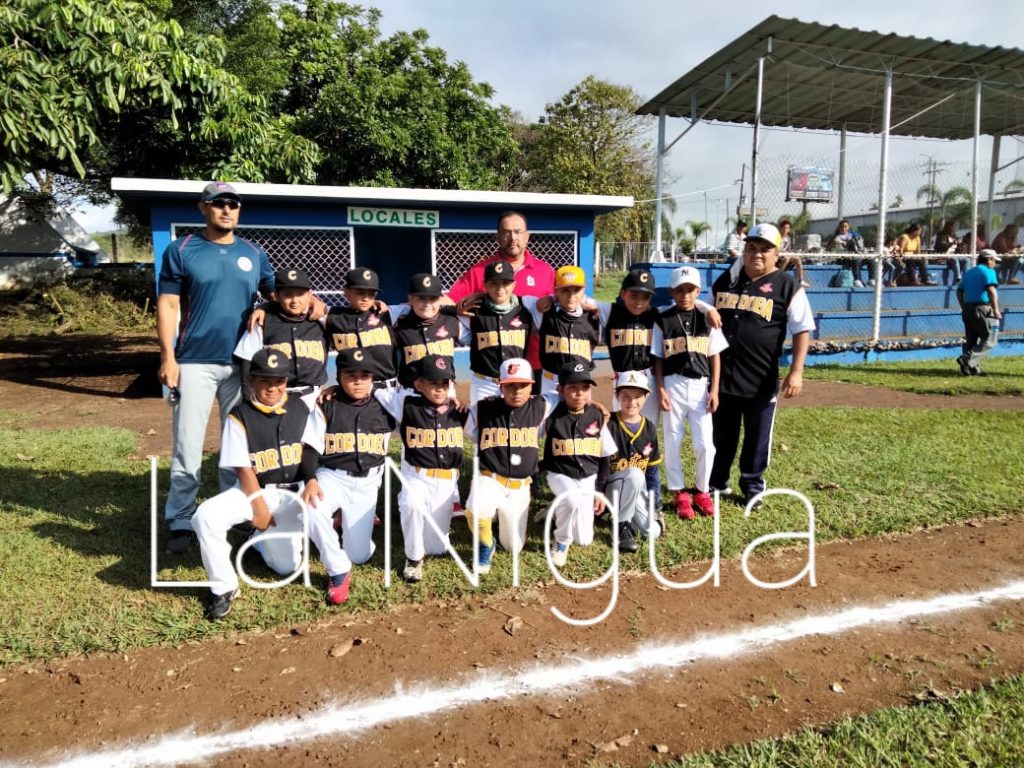 Cambio de mesa directiva de la Liga de Beisbol 30 Caballeros