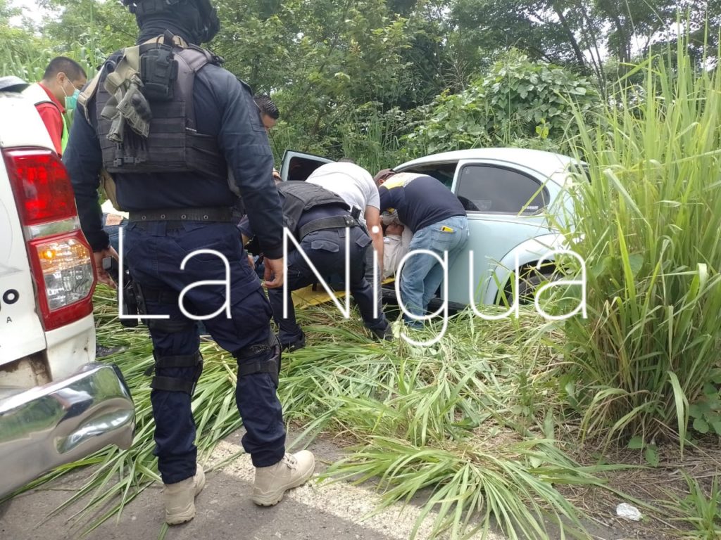 Se sale del camino vocho