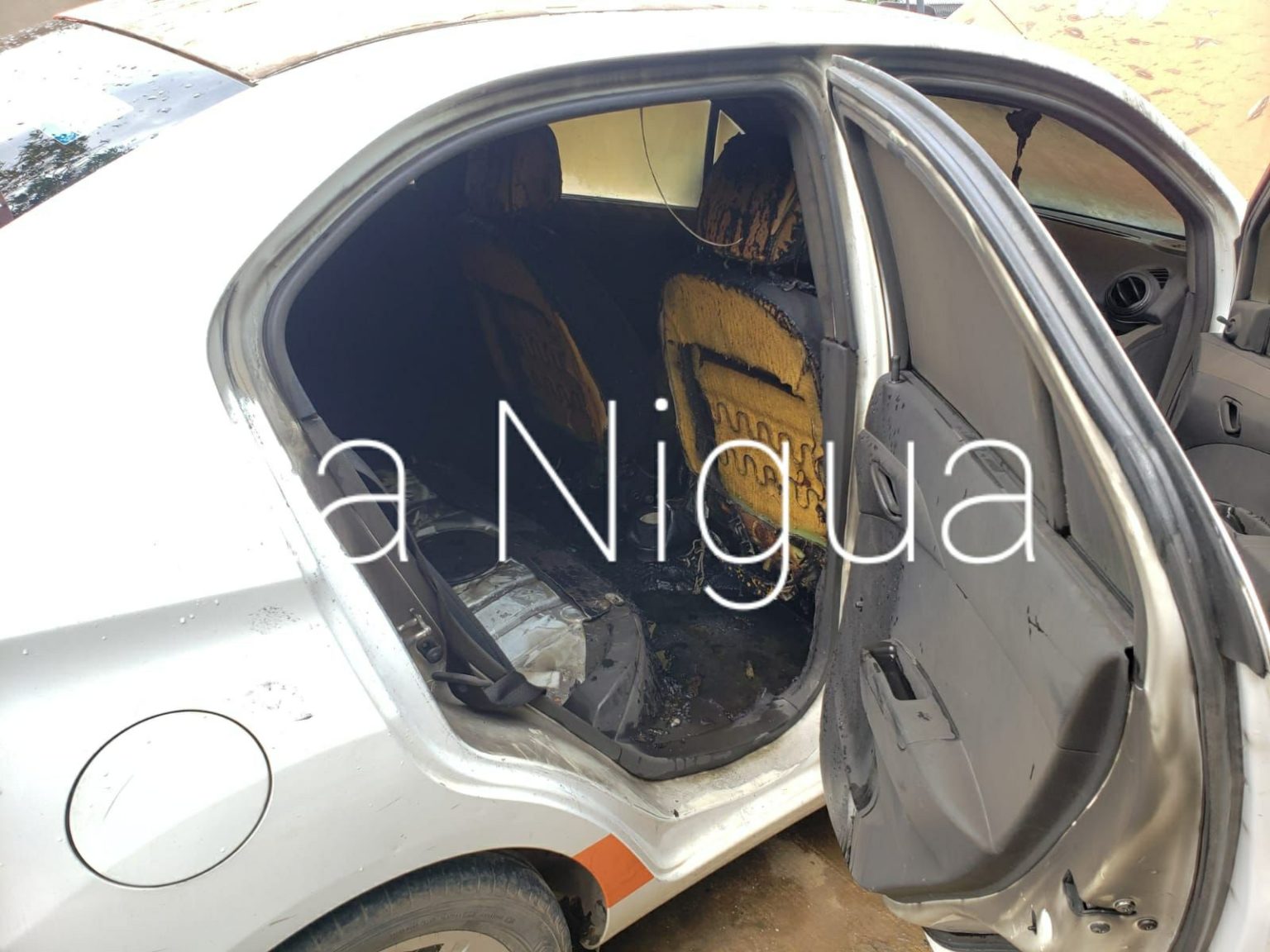 Ladrones intentan quemar taxi tras asalto; nuevo modus operandi