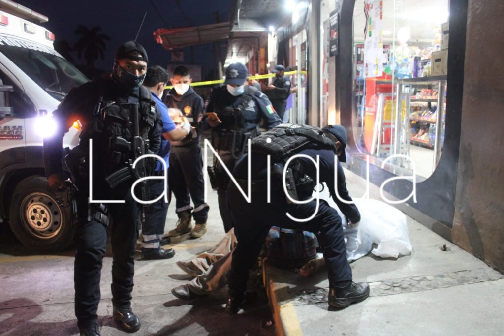 Falleció checador en vía pública