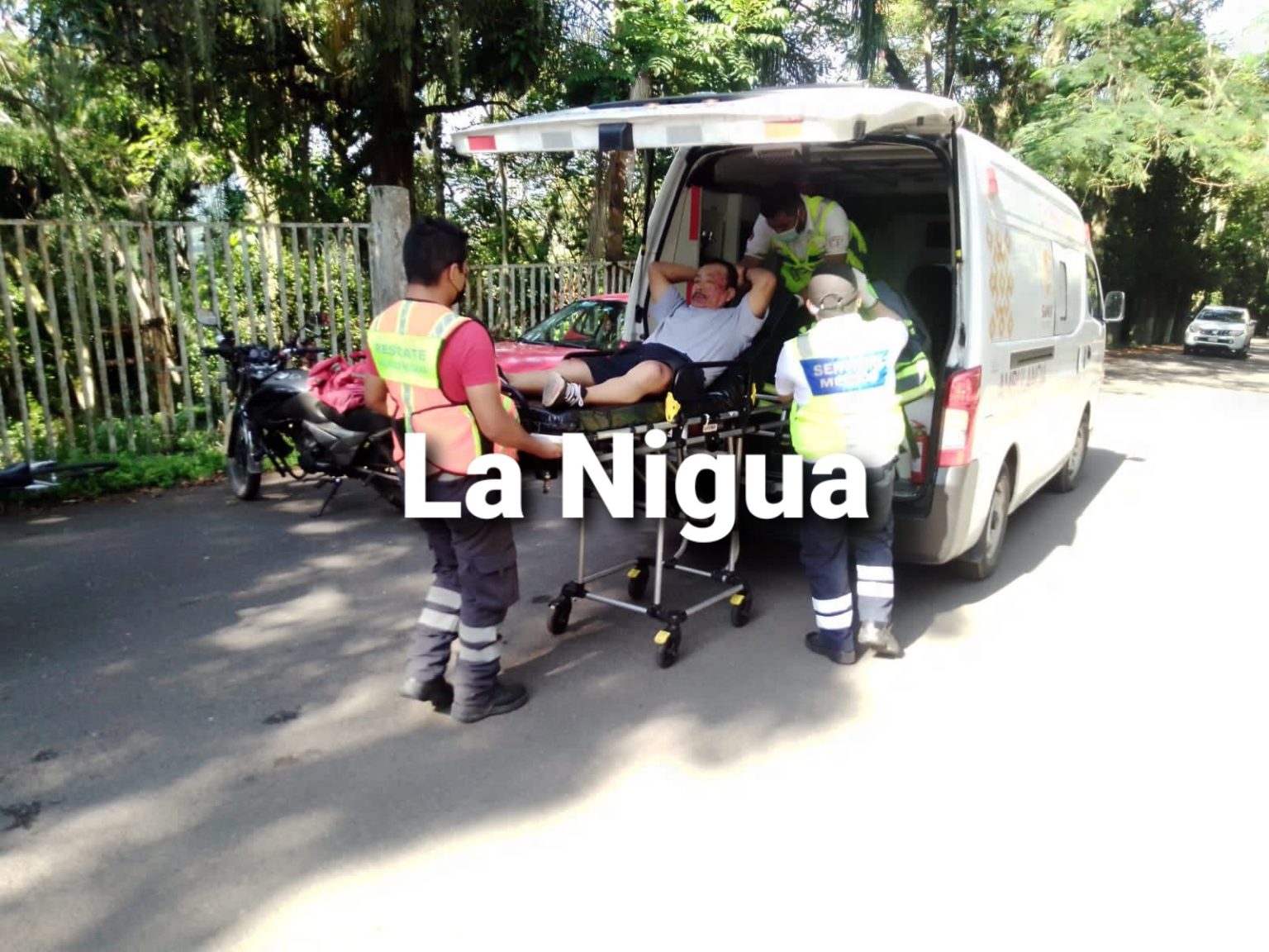 Sufre aparatosa caída un ciclista.