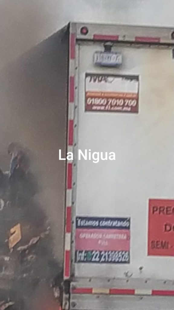 Arde caja de tráiler en Infiernillo 2 20210805 124118
