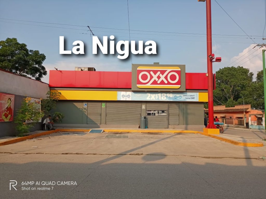 Cierran OXXO en Las Choapas por presunto contagio de Covid-19 de su personal.