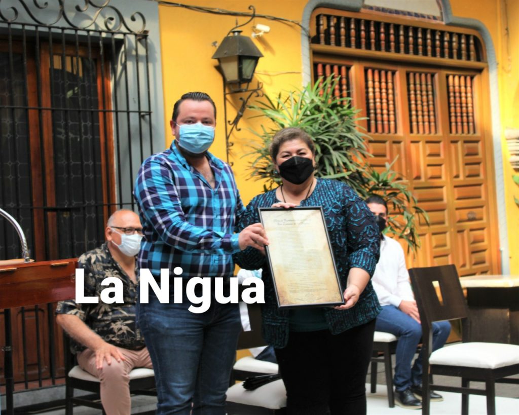 Entrega Polo Crivelli transcripción paleográfica del acta de Fundación de la villa de San Lorenzo de los Negros al Ayuntamiento de Córdoba