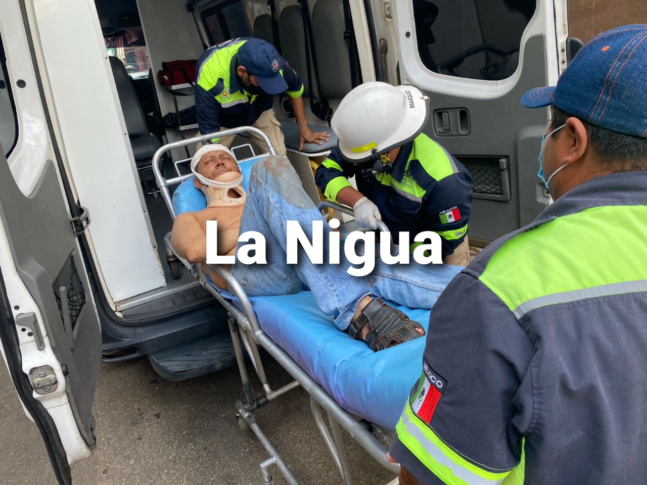 Cuatro lesionados deja volcadura de taxi a la altura de Finca Xalapa en Acayucan 1 20210812 135658