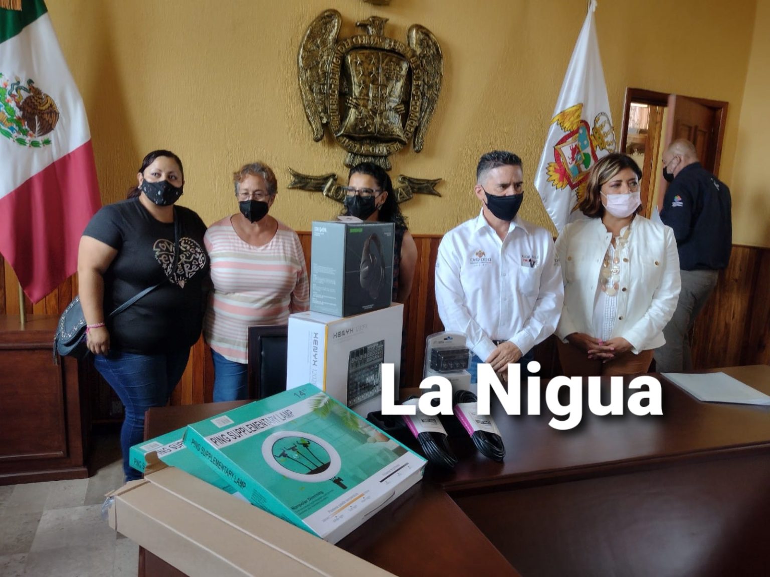 Dona ayuntamiento equipo multimedia a Colectivo de familiares de desaparecidos.