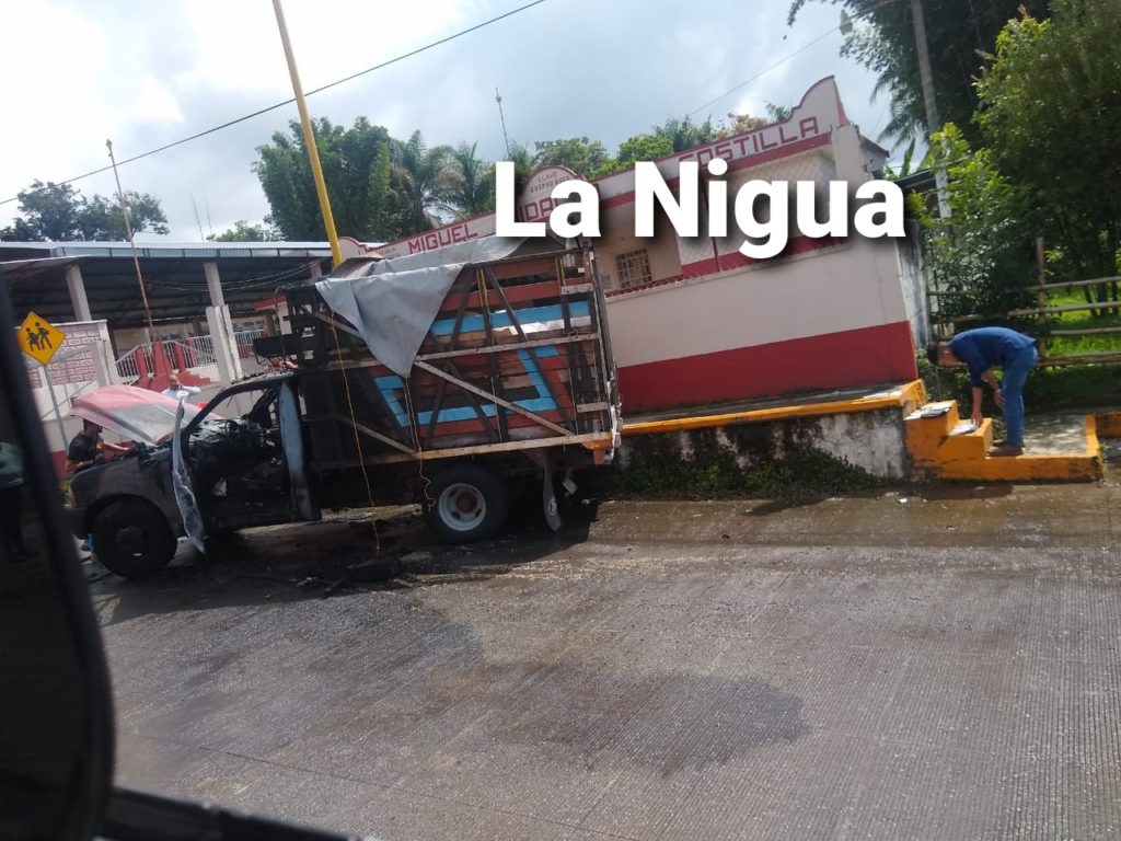 Se quema camioneta en Neria. 1 20210916 140256