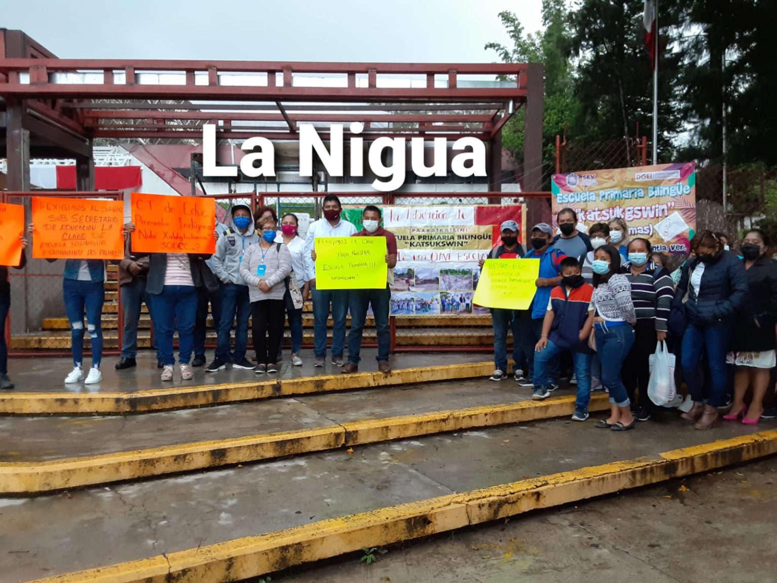 Padres piden a la SEV que le de lave a escuela en Coatzintla