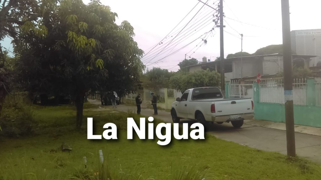 Escapa por la puerta falsa.