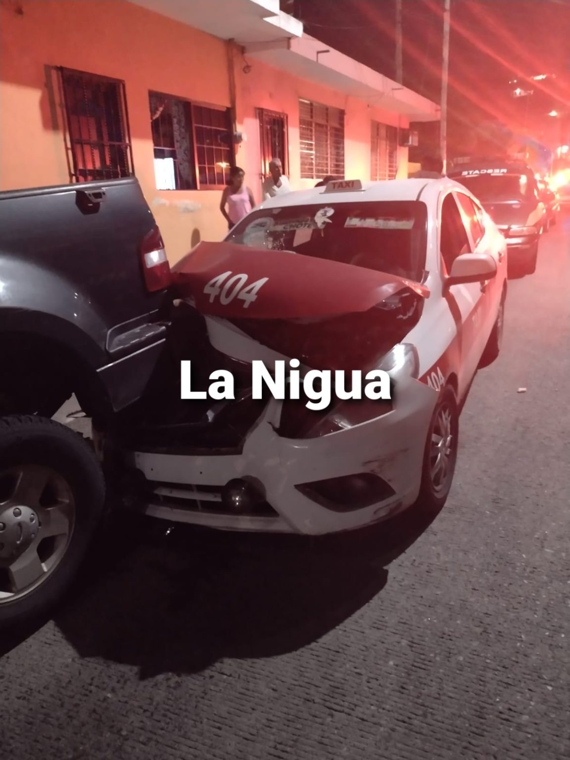 Despistado taxista, provoca aparatos accidente en Papantla