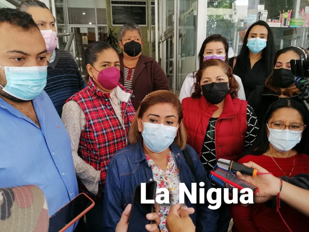 Padres de familia y directora de Telesecundaria piden terreno para escuela