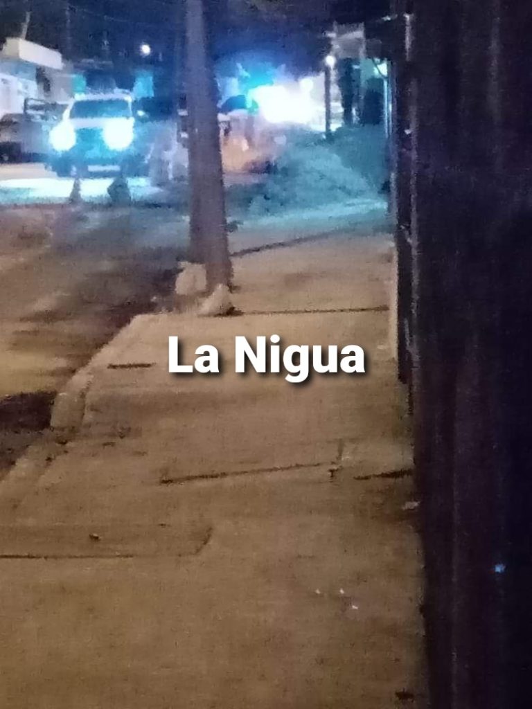 En Ciudad Mendoza atacan a balazos a familia.