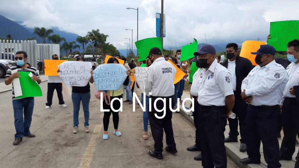 Se manifiestan frente a Fiscalía.