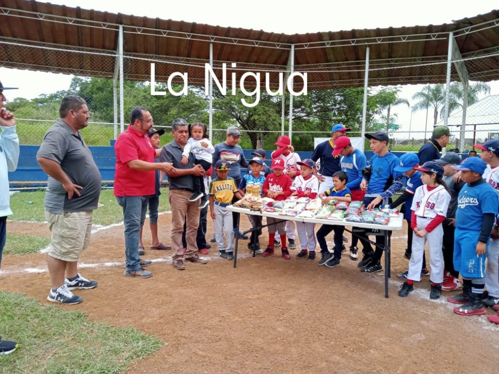 Rotundo éxito la clínica debéisbol de la 30 Caballeros