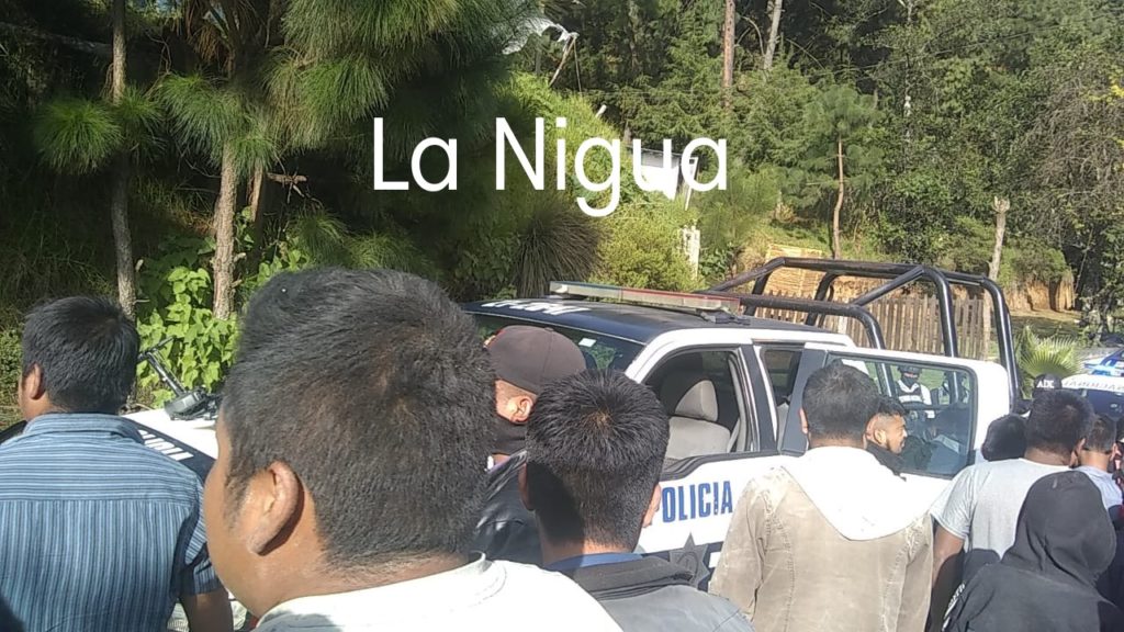 A punto de lincharlos.